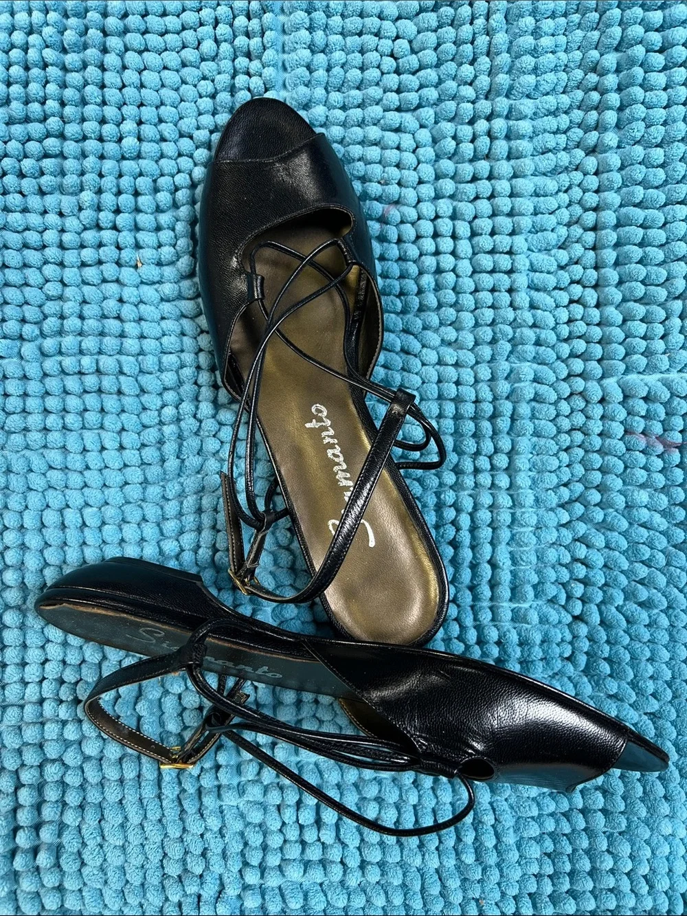 N/A black peep